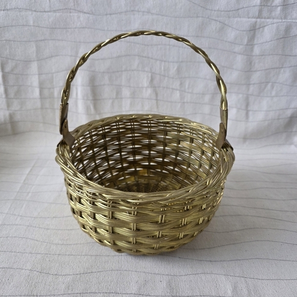 Other - Vintage Brass Woven Metal Basket Decor Metal Moveable Handle 9"x8"x8" Heavy